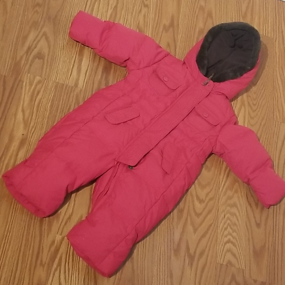 New‎ baby gap snow suit 6/12 mo